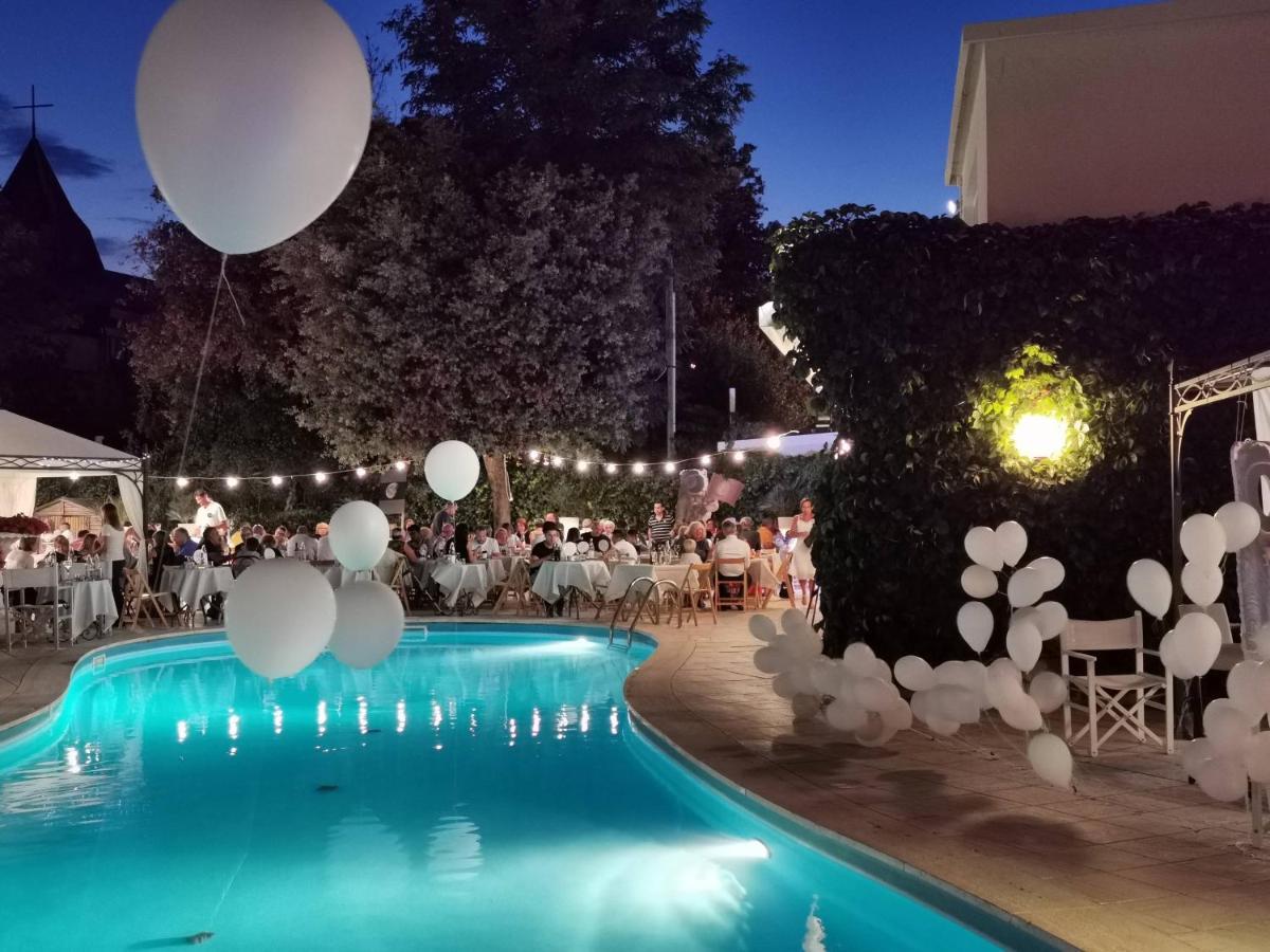 Villa Adriatica Ambienthotels Rimini Extérieur photo