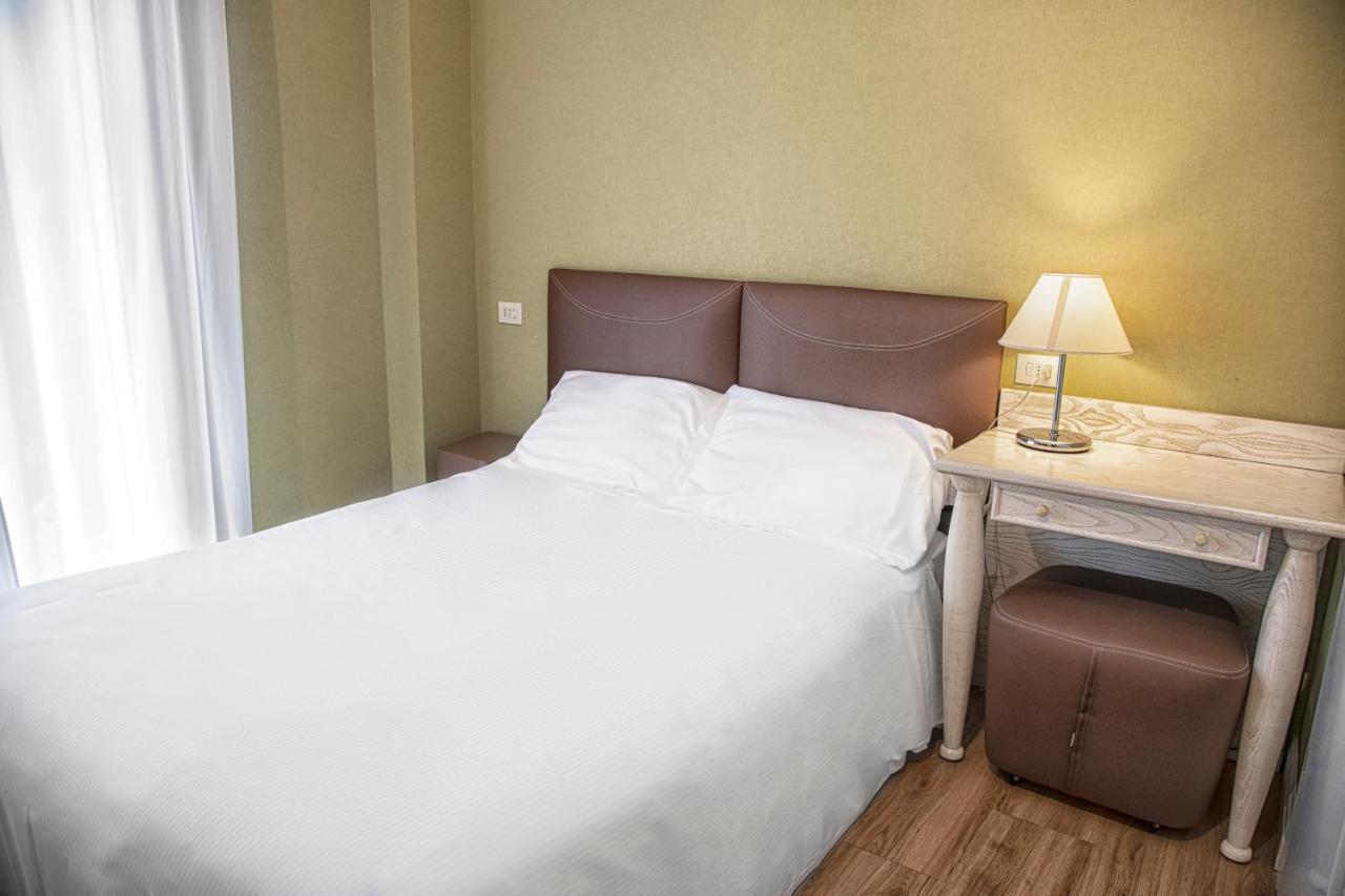 Villa Adriatica Ambienthotels Rimini Extérieur photo