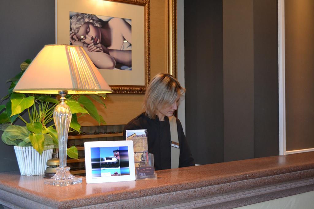 Villa Adriatica Ambienthotels Rimini Extérieur photo