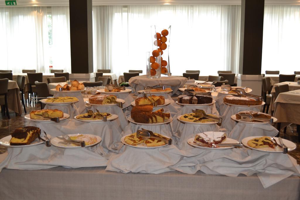 Villa Adriatica Ambienthotels Rimini Extérieur photo